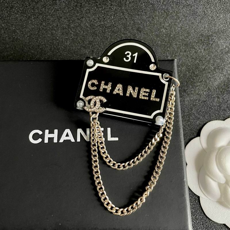 Chanel Brooch 09yxs17